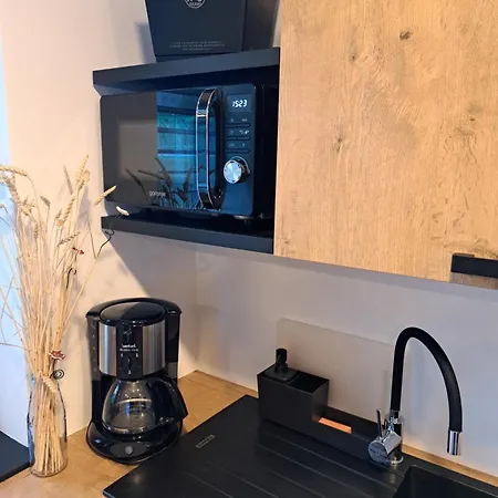 דירה Riverside Apartma 2, *