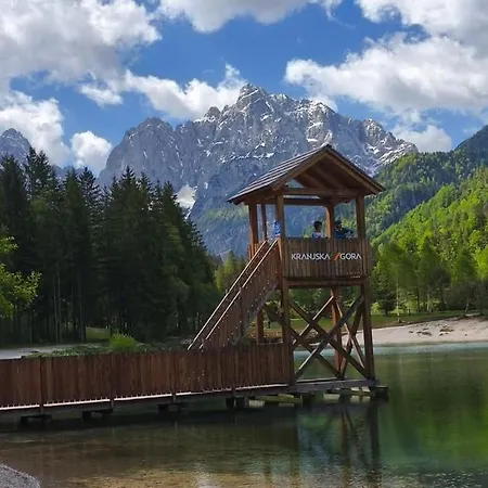 Riverside Apartma 2, Apartment